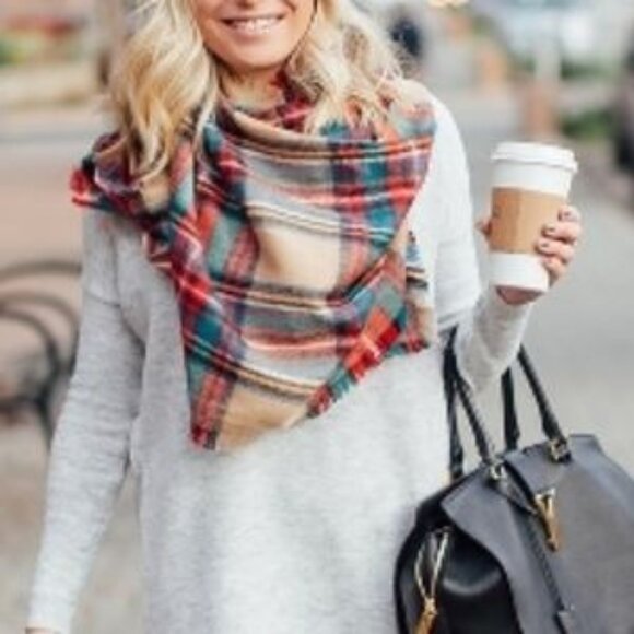 Oversized Blanket Scarf - Picture 4 of 4